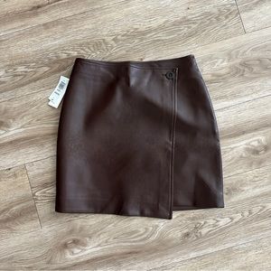 Aritzia Babaton vegan leather skirt